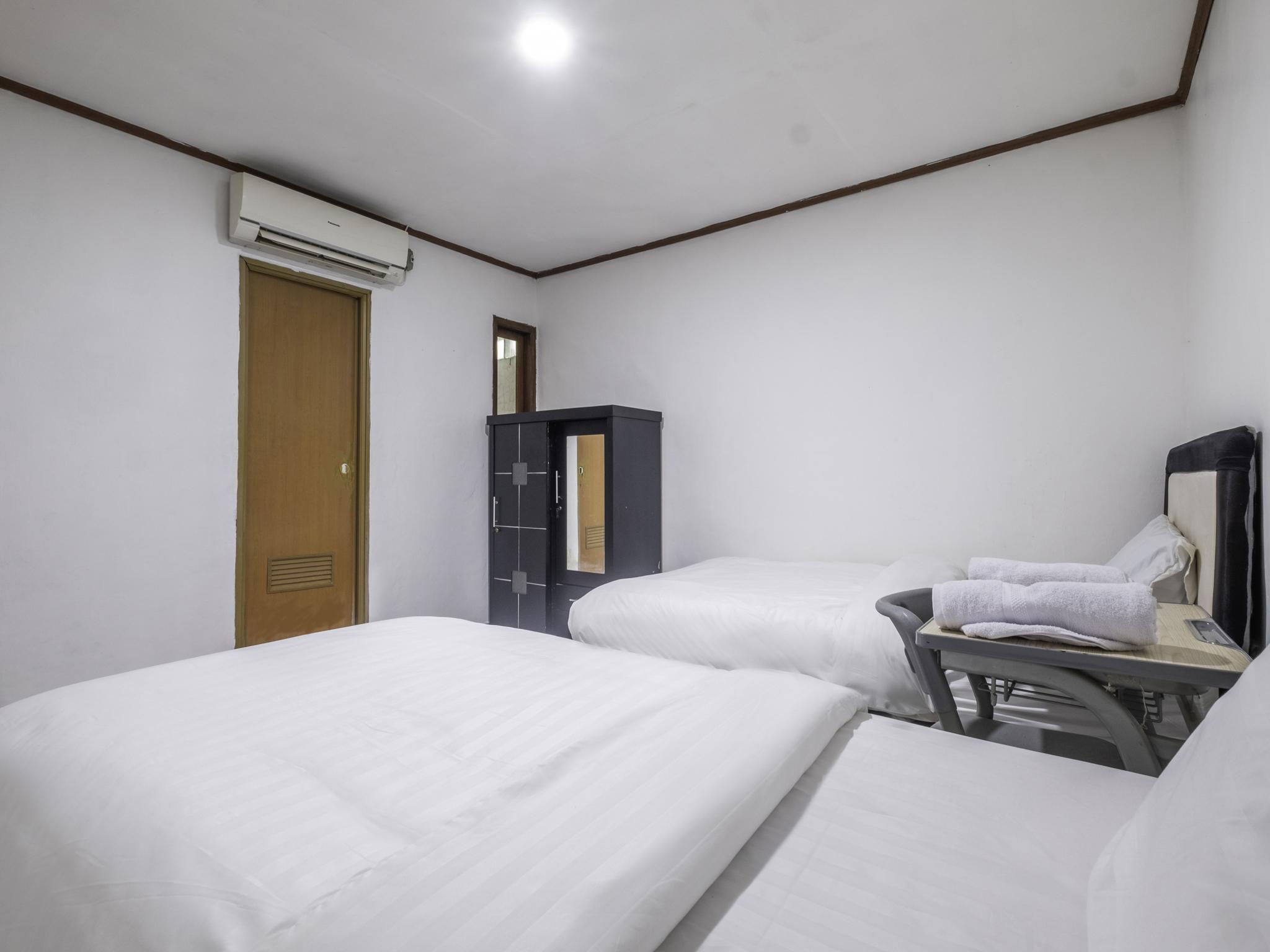 Oyo Life 2391 Baladewa Residence Syariah Karawang Exterior foto